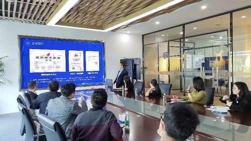 相较于商业监控工具，开源运维监控工具具有以下优势：